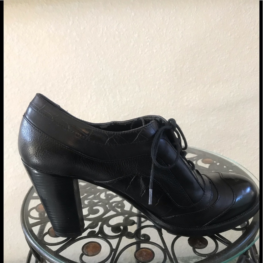 NWOT BENETTON SZ9 Lace Up HEELS